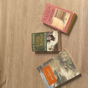 Near complete Lord of the Rings book set (LOTR)
